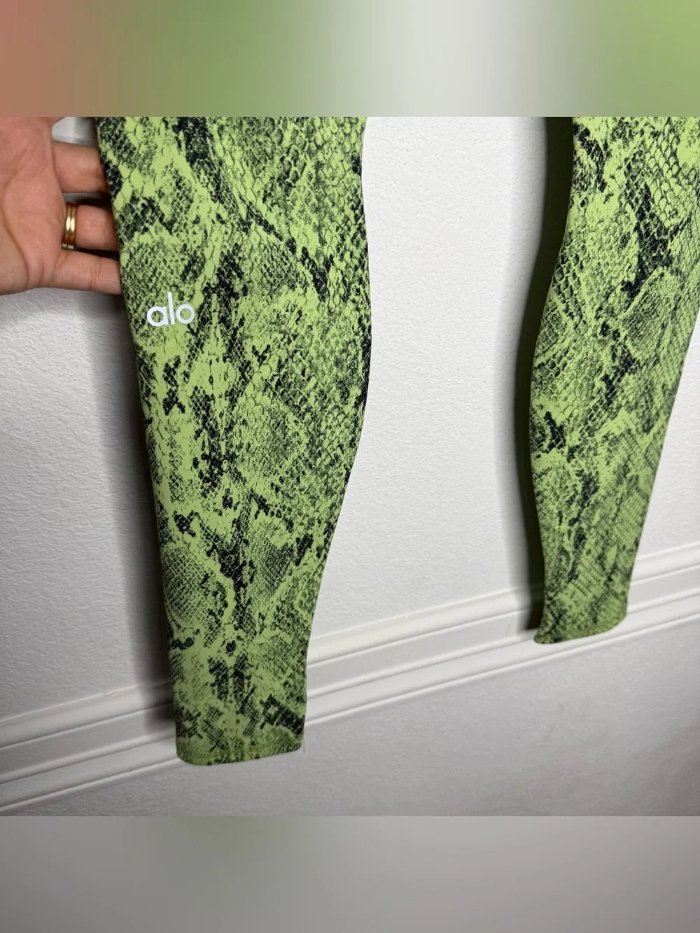 Alo Green Snakeskin Print High Waisted Leggings Size S